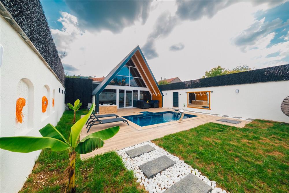 B323 Jakuzili Havuzlu Bungalov — fotoğraf 1