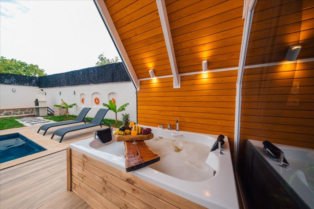 B323 Jakuzili Havuzlu Bungalov — fotoğraf 8
